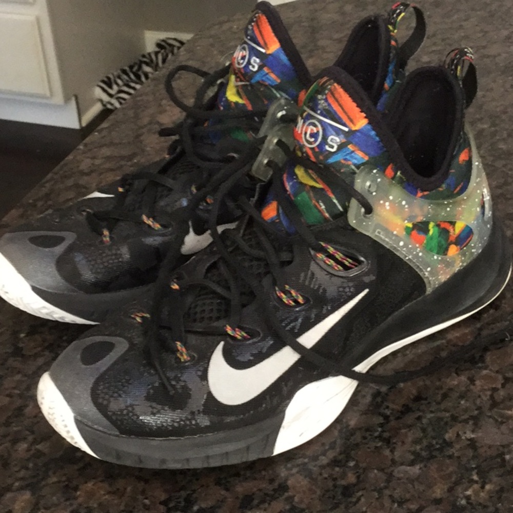 Men’s Nike size 10 basketball shoes